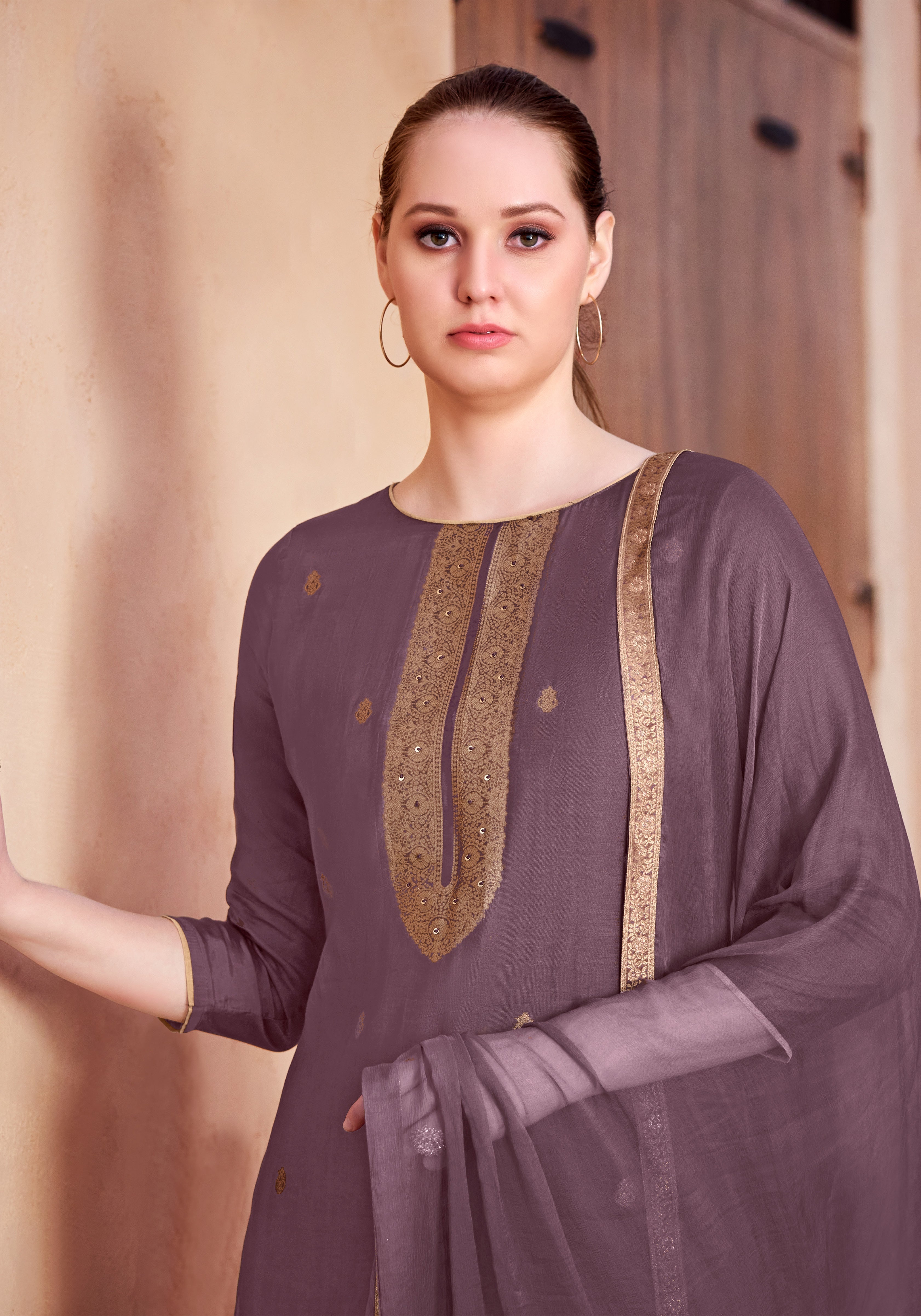 Per Pcs : 899